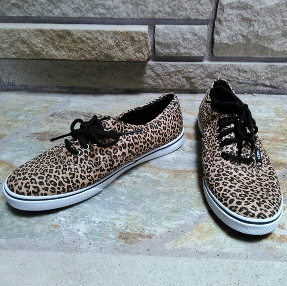 vans off the wall leopard shoes